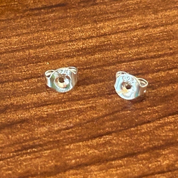 GUCCI Red Enamel Heart Earrings - Picture 3 of 5